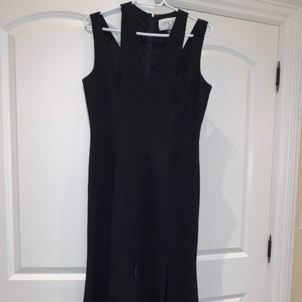 Fashionable Long Black Dress - sleeveless